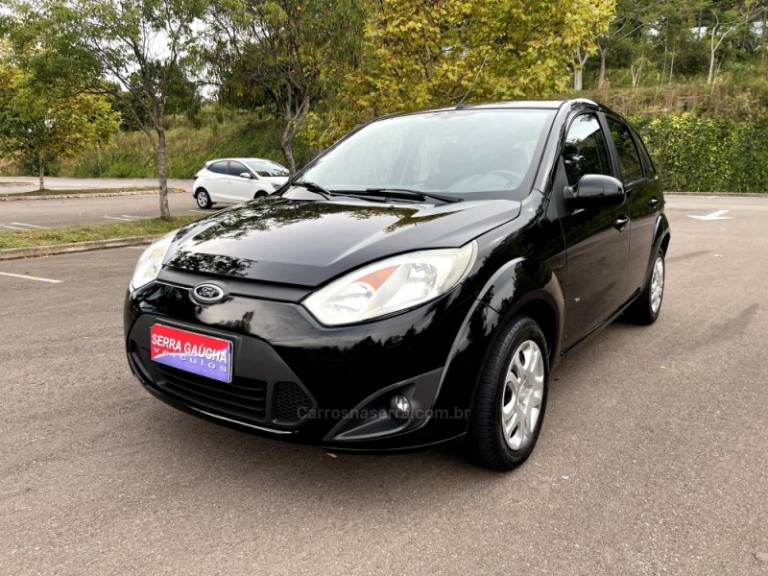 FORD - FIESTA - 2013/2014 - Preta - R$ 35.000,00