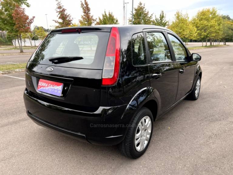 FORD - FIESTA - 2013/2014 - Preta - R$ 35.000,00