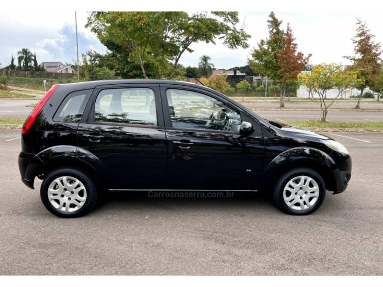 FORD - FIESTA - 2013/2014 - Preta - R$ 35.000,00