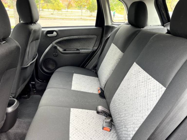 FORD - FIESTA - 2013/2014 - Preta - R$ 35.000,00