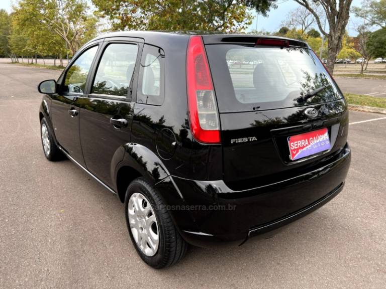 FORD - FIESTA - 2013/2014 - Preta - R$ 35.000,00